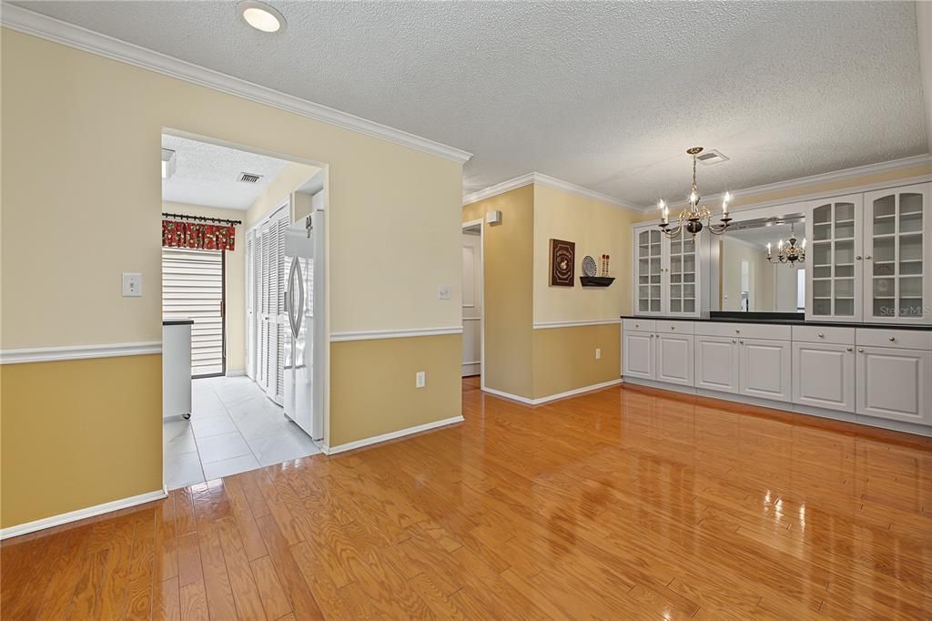 For Sale: $137,400 (2 beds, 2 baths, 1144 Square Feet)