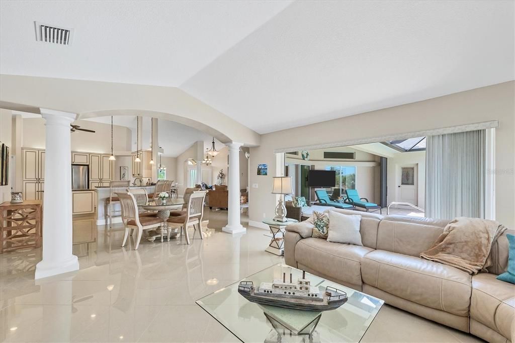 En Venta: $779,900 (3 camas, 2 baños, 2492 Pies cuadrados)