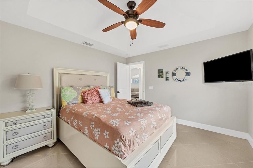 En Venta: $779,900 (3 camas, 2 baños, 2492 Pies cuadrados)