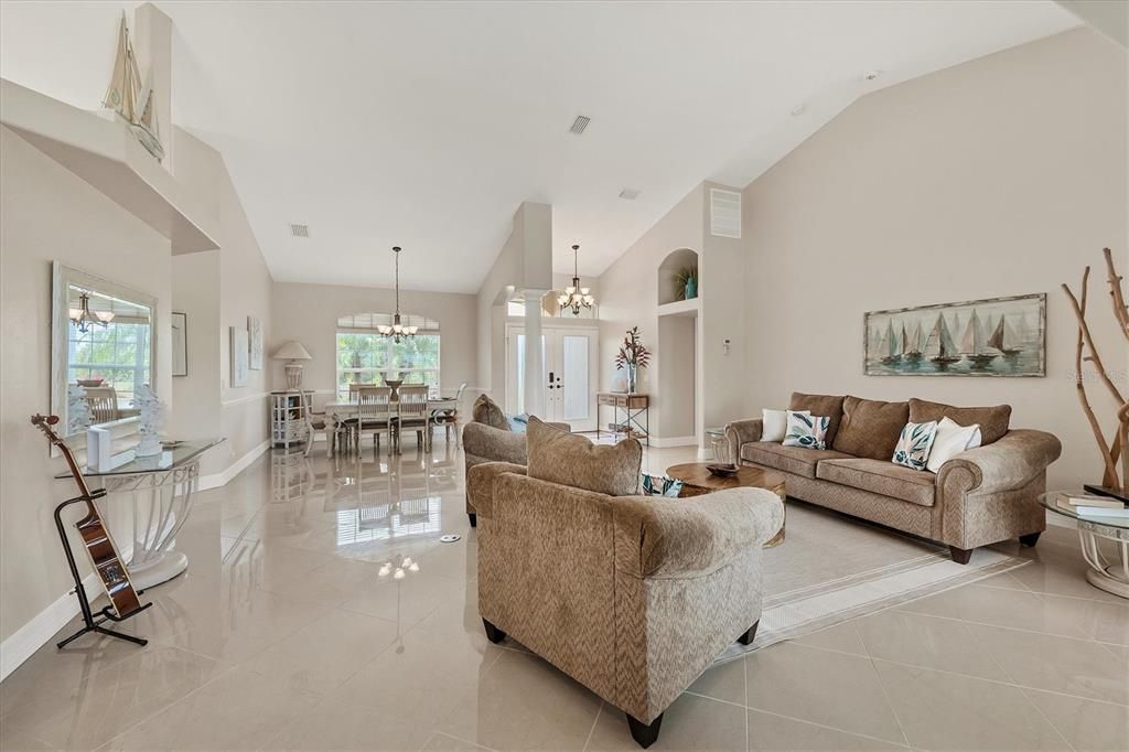 En Venta: $779,900 (3 camas, 2 baños, 2492 Pies cuadrados)