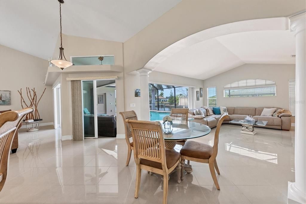 En Venta: $779,900 (3 camas, 2 baños, 2492 Pies cuadrados)