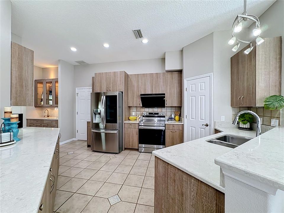 For Sale: $1,099,000 (3 beds, 2 baths, 2883 Square Feet)