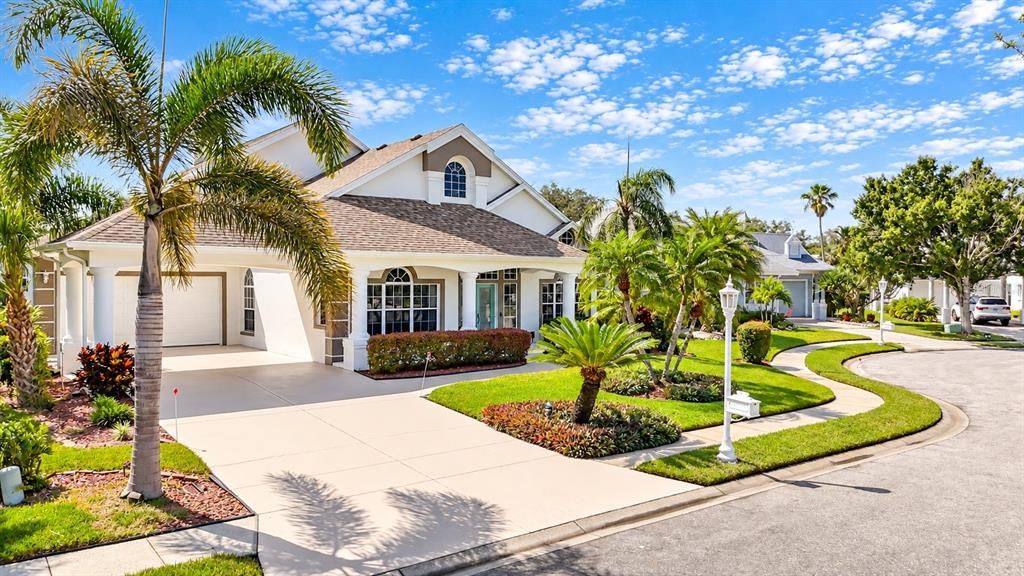 For Sale: $1,099,000 (3 beds, 2 baths, 2883 Square Feet)