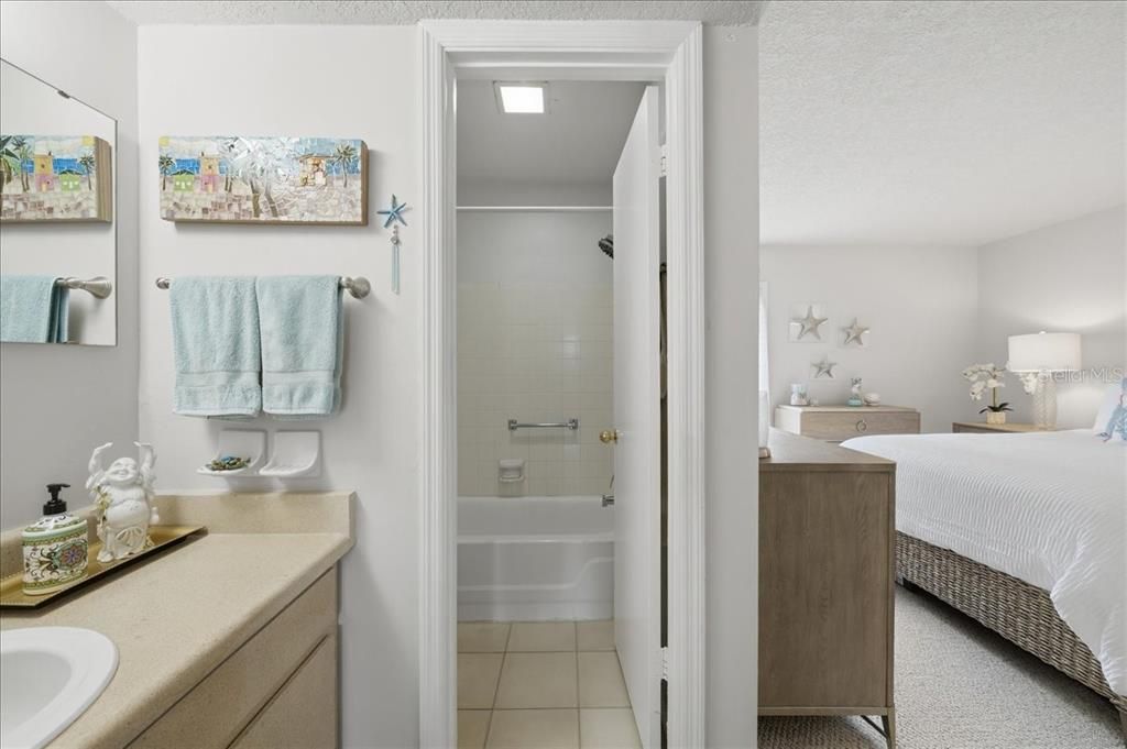 На продажу: $159,900 (1 спален, 1 ванн, 717 Квадратных фут)