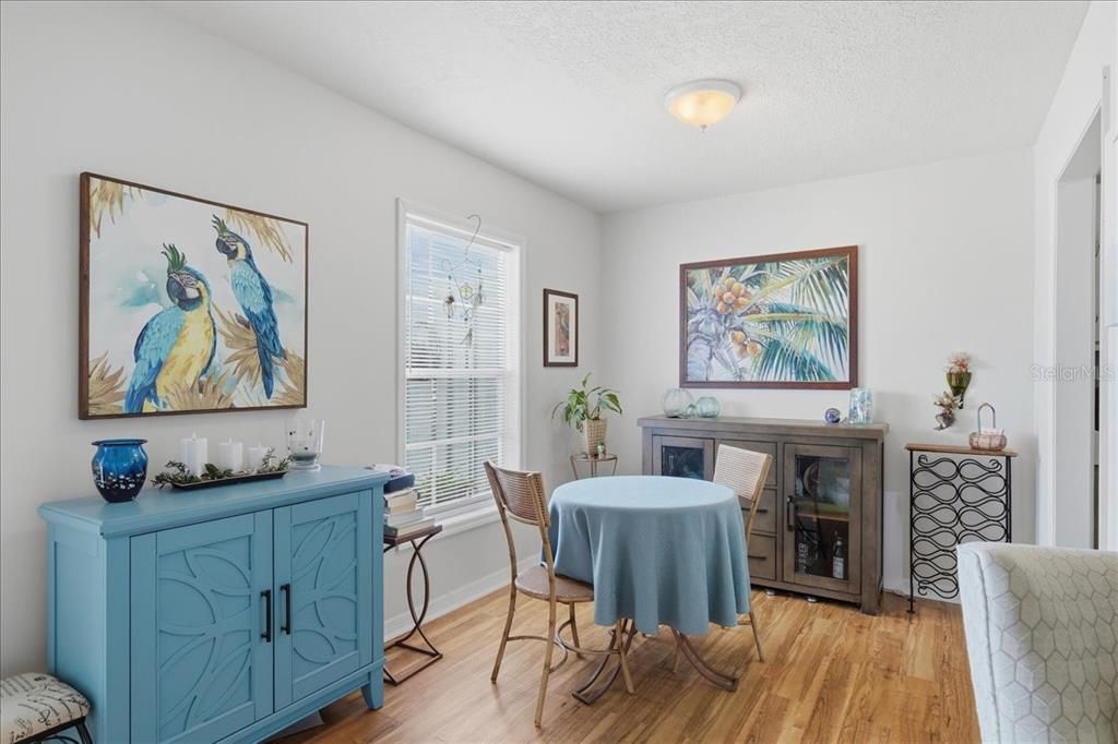 На продажу: $159,900 (1 спален, 1 ванн, 717 Квадратных фут)