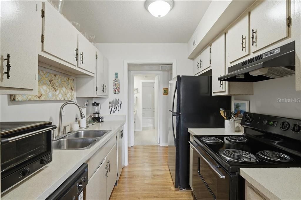 На продажу: $159,900 (1 спален, 1 ванн, 717 Квадратных фут)