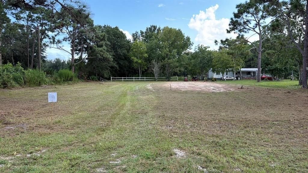 На продажу: $185,000 (1.20 acres)