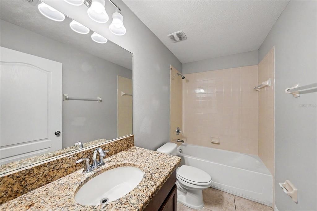 En Venta: $320,000 (5 camas, 2 baños, 2180 Pies cuadrados)