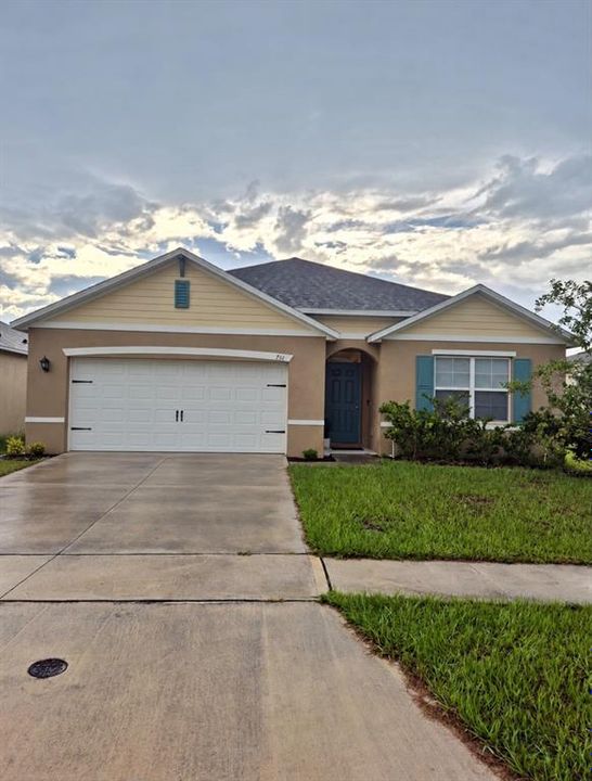For Sale: $329,999 (4 beds, 2 baths, 1867 Square Feet)