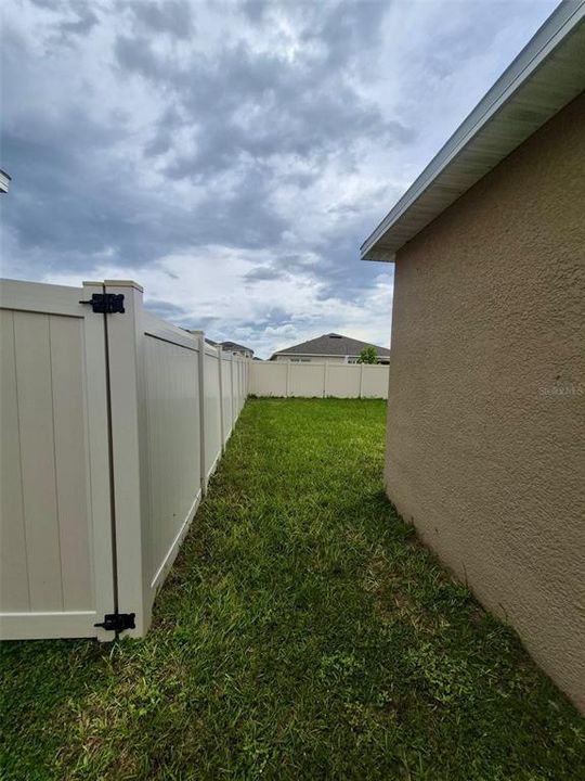 For Sale: $329,999 (4 beds, 2 baths, 1867 Square Feet)