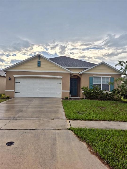 For Sale: $329,999 (4 beds, 2 baths, 1867 Square Feet)