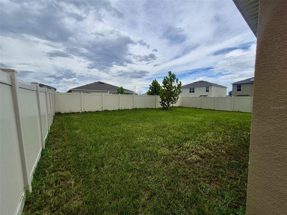 For Sale: $329,999 (4 beds, 2 baths, 1867 Square Feet)