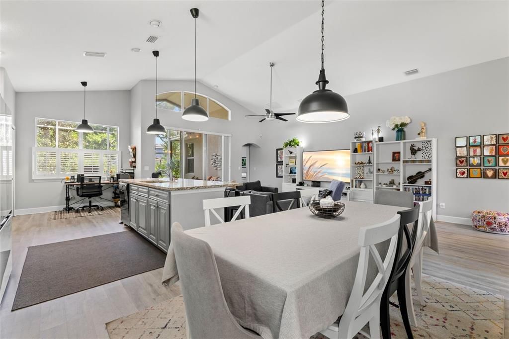 En Venta: $549,000 (4 camas, 2 baños, 1722 Pies cuadrados)