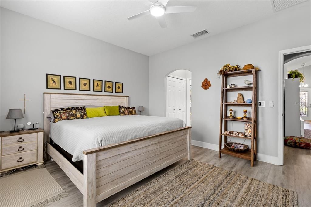 En Venta: $549,000 (4 camas, 2 baños, 1722 Pies cuadrados)