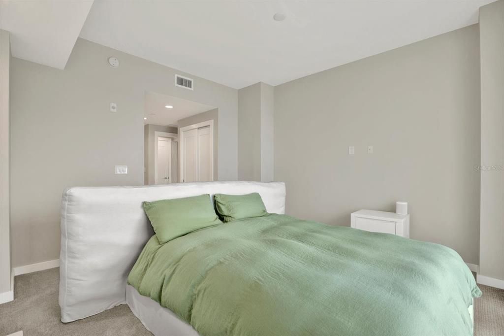 En Venta: $1,090,000 (3 camas, 2 baños, 1960 Pies cuadrados)