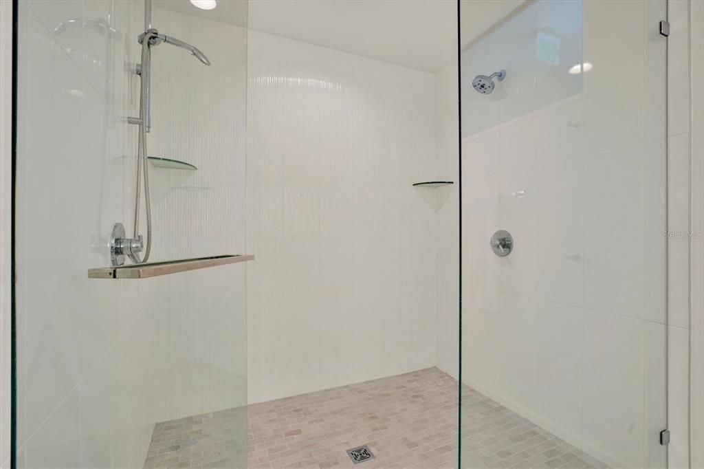En Venta: $1,090,000 (3 camas, 2 baños, 1960 Pies cuadrados)