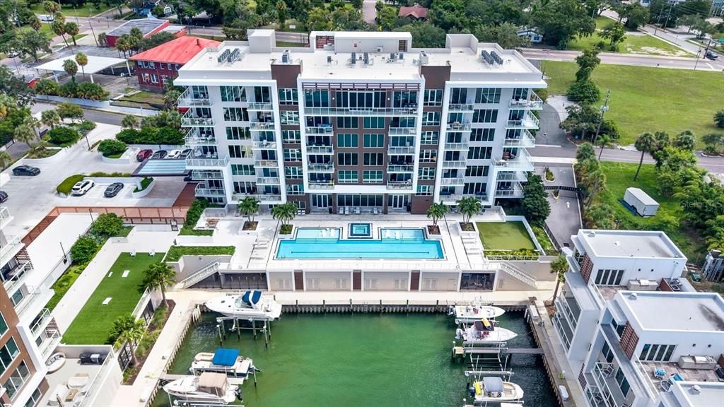 En Venta: $1,090,000 (3 camas, 2 baños, 1960 Pies cuadrados)