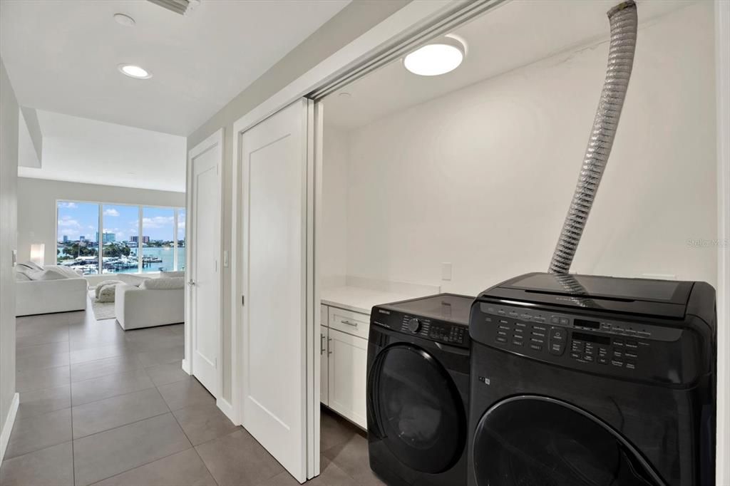 En Venta: $1,090,000 (3 camas, 2 baños, 1960 Pies cuadrados)