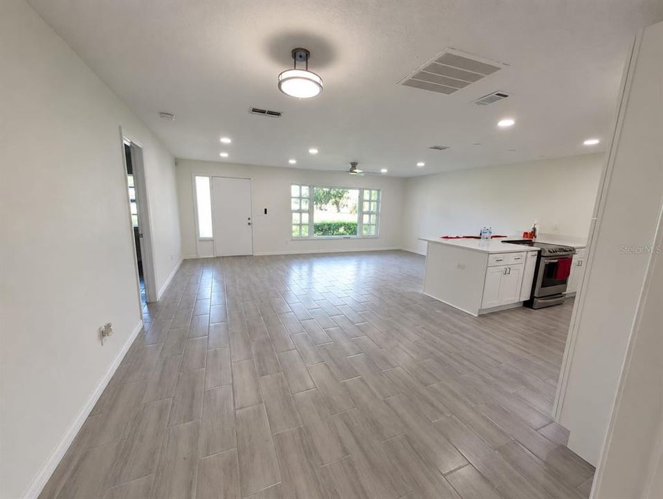На продажу: $265,000 (3 спален, 2 ванн, 2002 Квадратных фут)