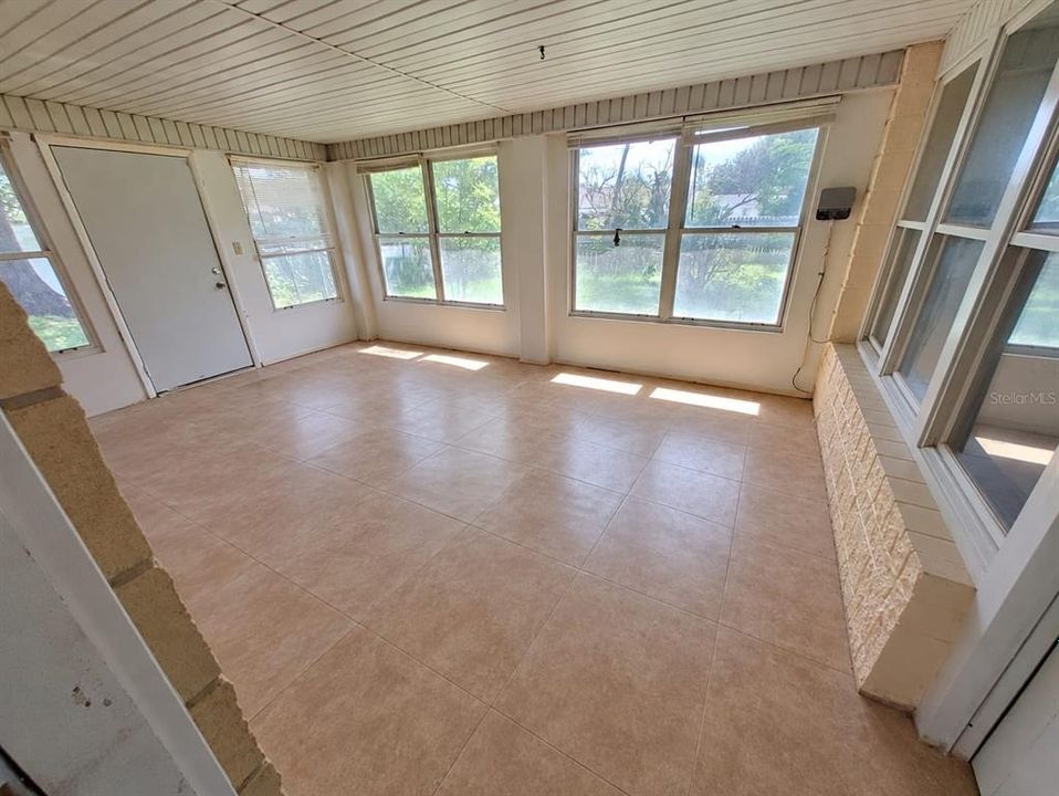 На продажу: $265,000 (3 спален, 2 ванн, 2002 Квадратных фут)