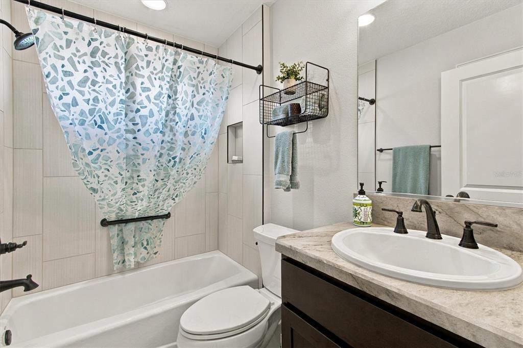 Activo con contrato: $449,900 (4 camas, 2 baños, 2014 Pies cuadrados)