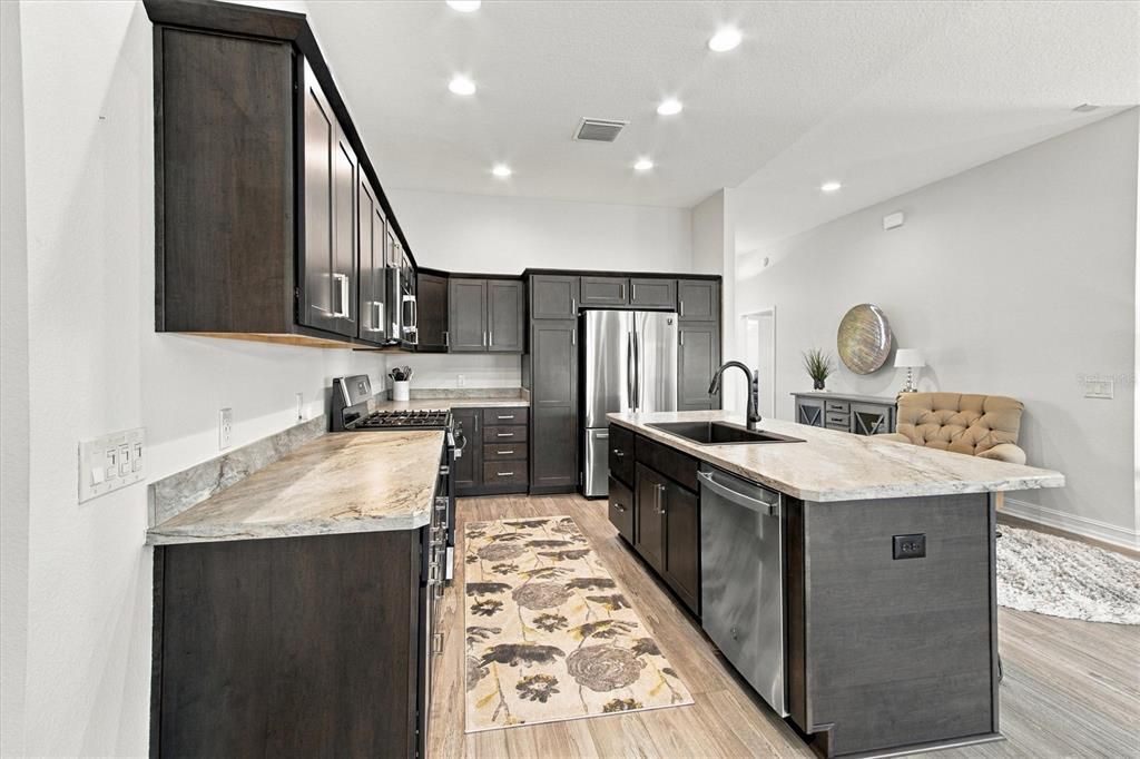 Activo con contrato: $449,900 (4 camas, 2 baños, 2014 Pies cuadrados)