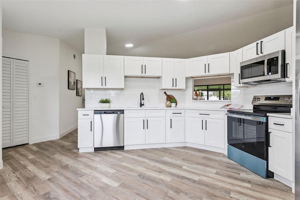 For Sale: $310,000 (3 beds, 2 baths, 1584 Square Feet)