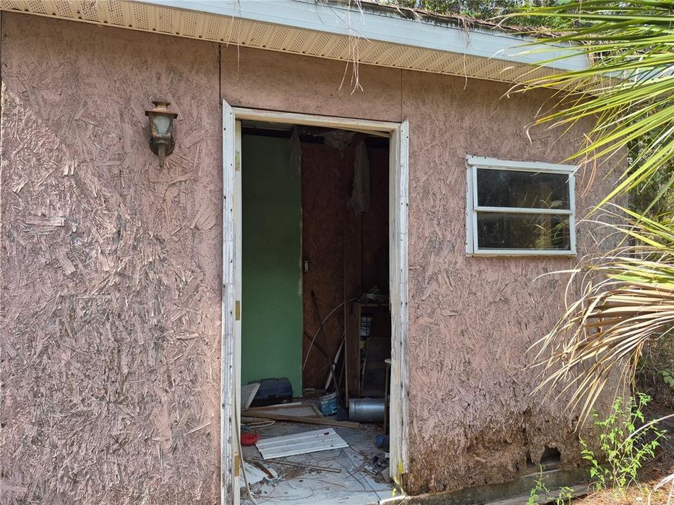 На продажу: $42,500 (1.03 acres)