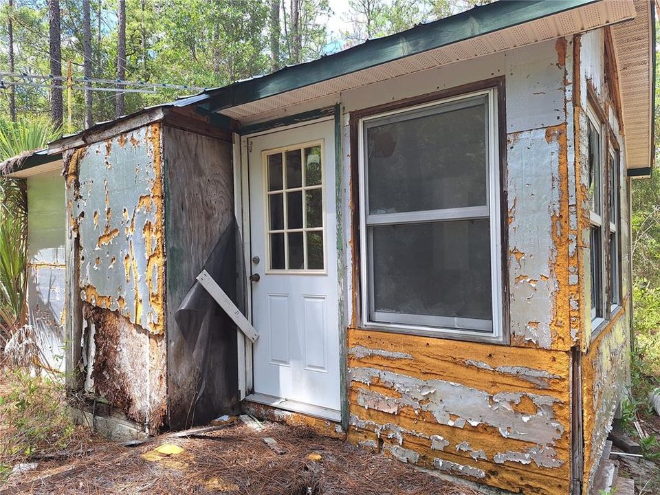 На продажу: $42,500 (1.03 acres)