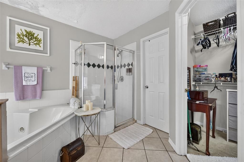 En Venta: $549,900 (5 camas, 2 baños, 2423 Pies cuadrados)