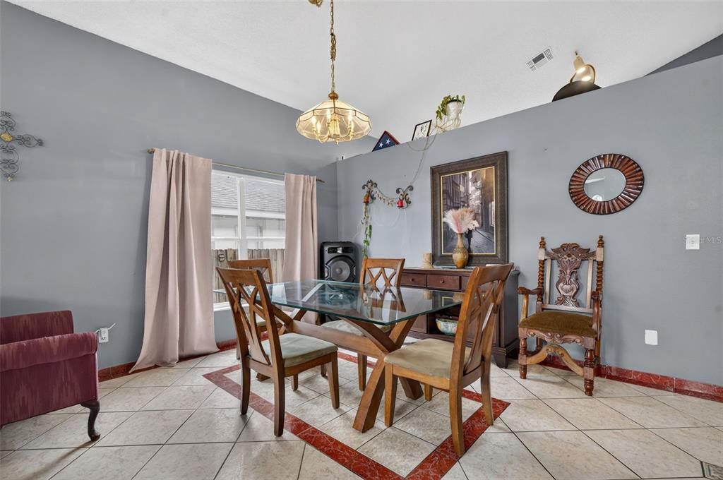 En Venta: $549,900 (5 camas, 2 baños, 2423 Pies cuadrados)