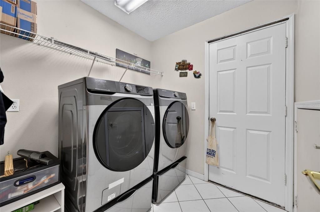 En Venta: $549,900 (5 camas, 2 baños, 2423 Pies cuadrados)