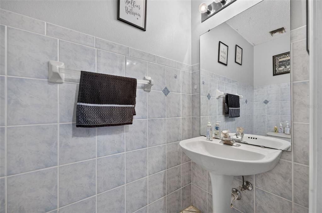 En Venta: $549,900 (5 camas, 2 baños, 2423 Pies cuadrados)