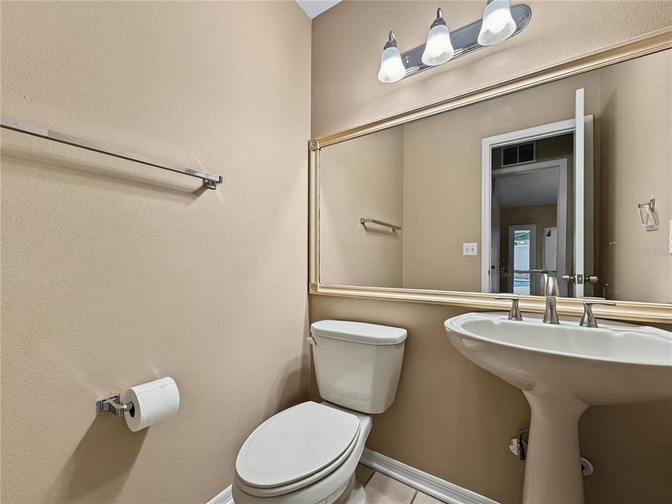 For Rent: $3,245 (3 beds, 2 baths, 2280 Square Feet)