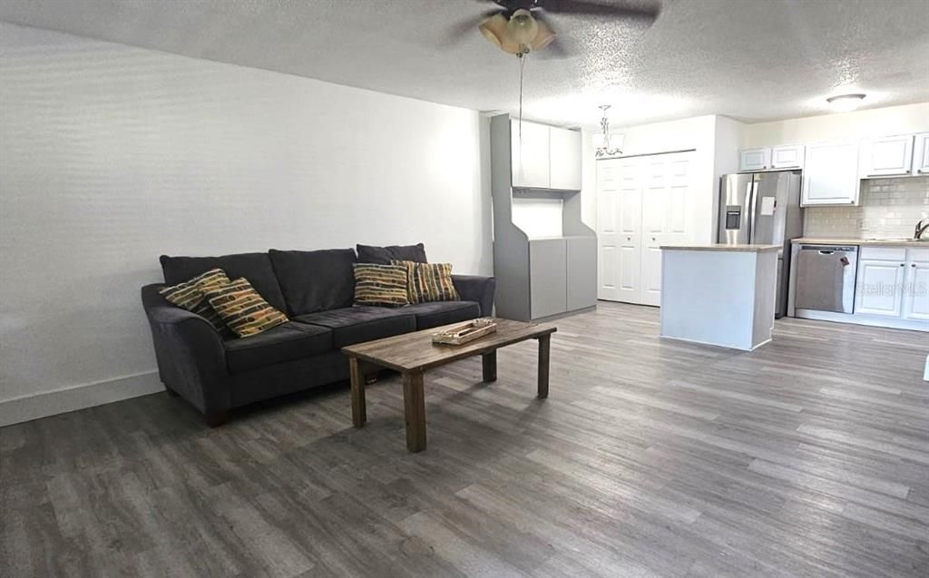 For Rent: $1,500 (2 beds, 1 baths, 867 Square Feet)