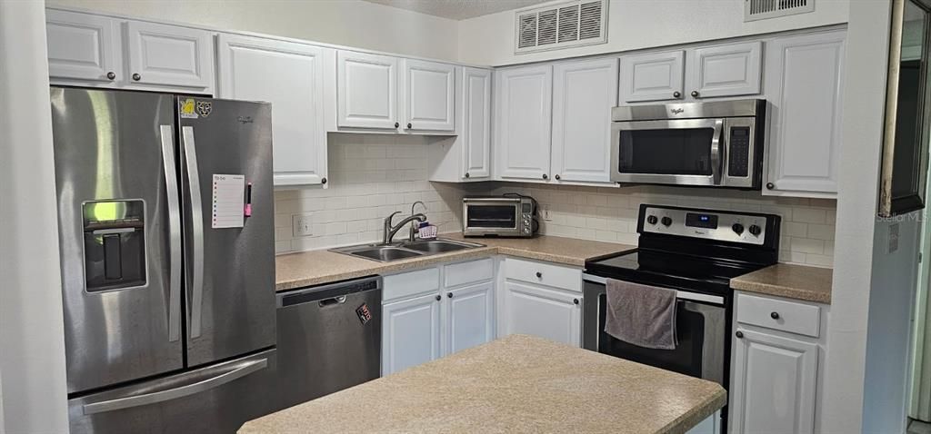 For Rent: $1,500 (2 beds, 1 baths, 867 Square Feet)