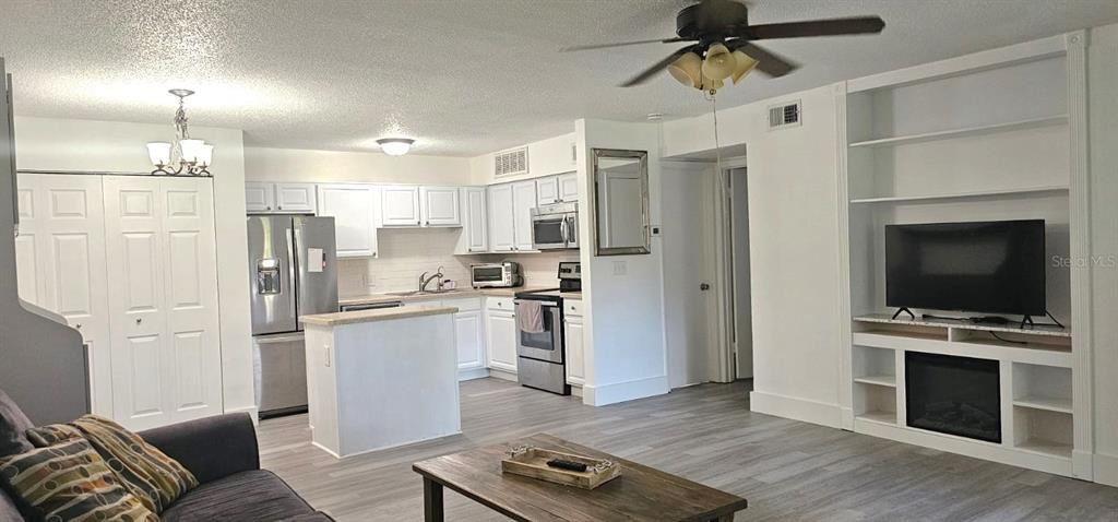 For Rent: $1,500 (2 beds, 1 baths, 867 Square Feet)