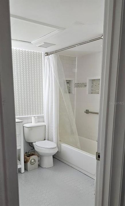 For Rent: $1,500 (2 beds, 1 baths, 867 Square Feet)