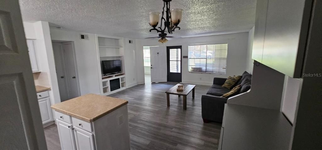 For Rent: $1,500 (2 beds, 1 baths, 867 Square Feet)