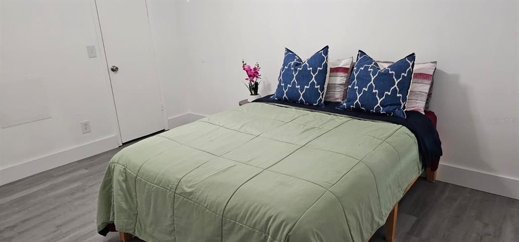 For Rent: $1,500 (2 beds, 1 baths, 867 Square Feet)