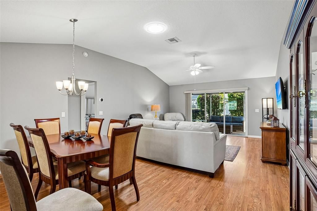 For Sale: $365,000 (3 beds, 2 baths, 1578 Square Feet)