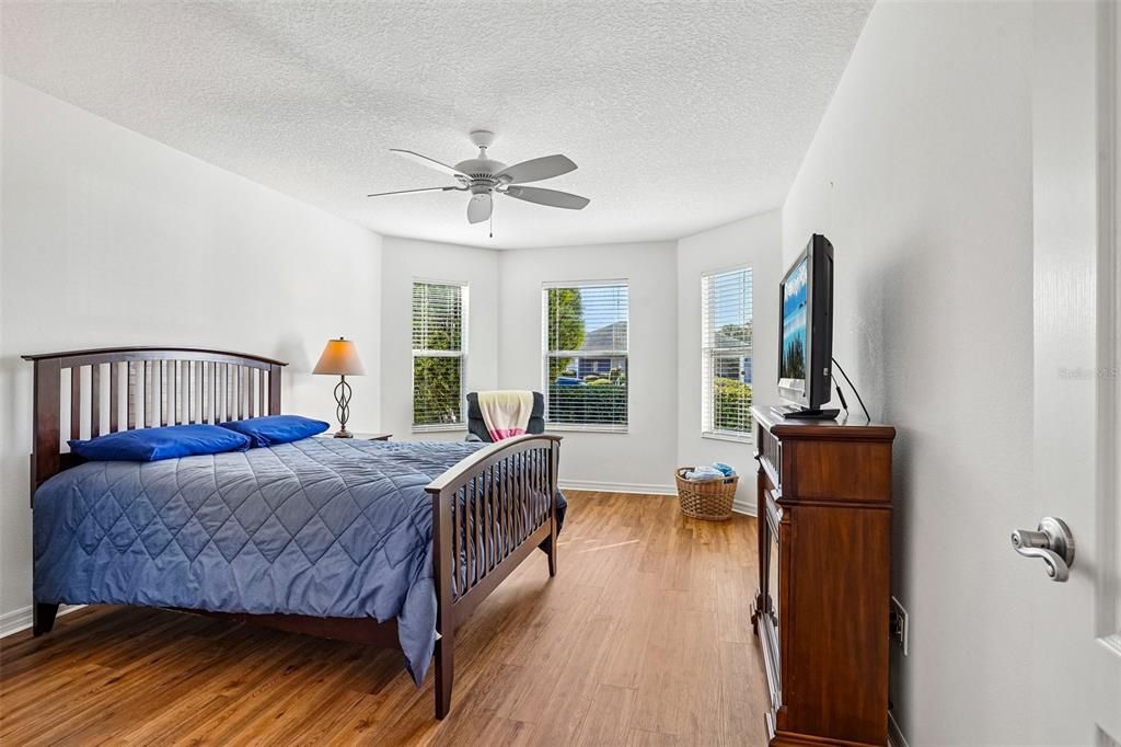 For Sale: $365,000 (3 beds, 2 baths, 1578 Square Feet)