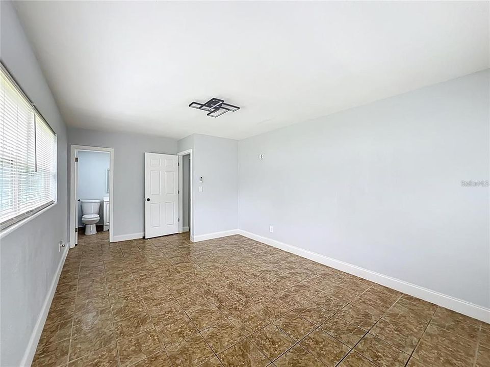 На продажу: $259,900 (4 спален, 2 ванн, 1466 Квадратных фут)