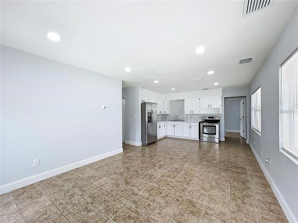 На продажу: $259,900 (4 спален, 2 ванн, 1466 Квадратных фут)