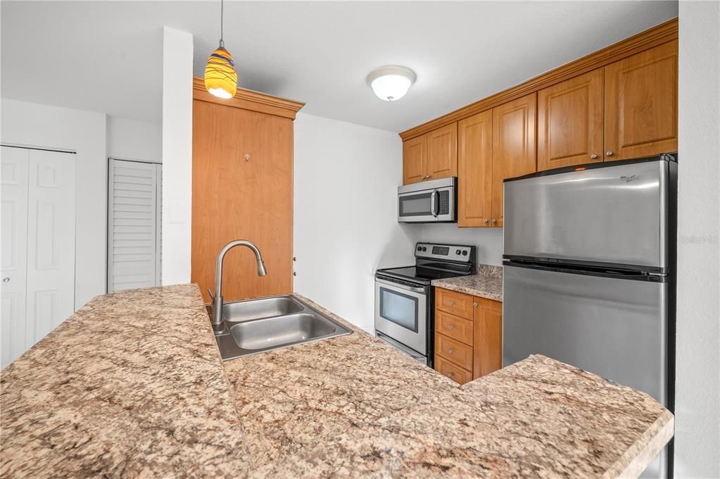 For Sale: $299,950 (2 beds, 2 baths, 1224 Square Feet)