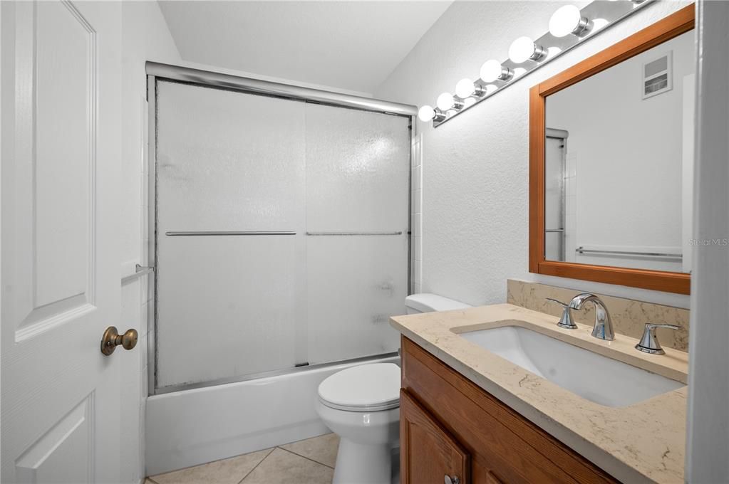 For Sale: $299,950 (2 beds, 2 baths, 1224 Square Feet)