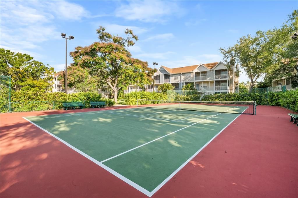 For Sale: $299,950 (2 beds, 2 baths, 1224 Square Feet)