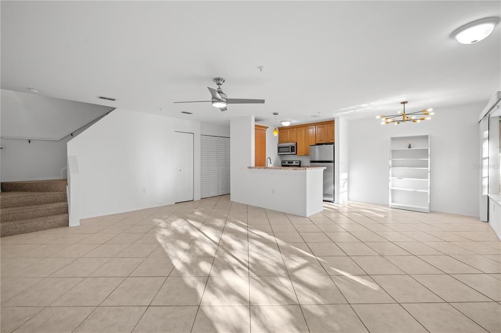 For Sale: $299,950 (2 beds, 2 baths, 1224 Square Feet)