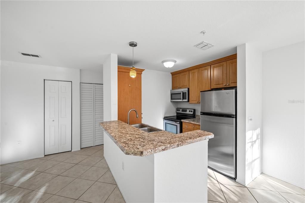 For Sale: $299,950 (2 beds, 2 baths, 1224 Square Feet)