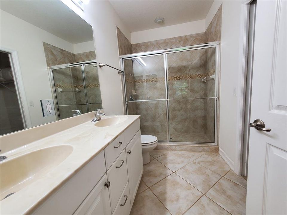 В аренду: $1,400 (2 спален, 2 ванн, 1079 Квадратных фут)